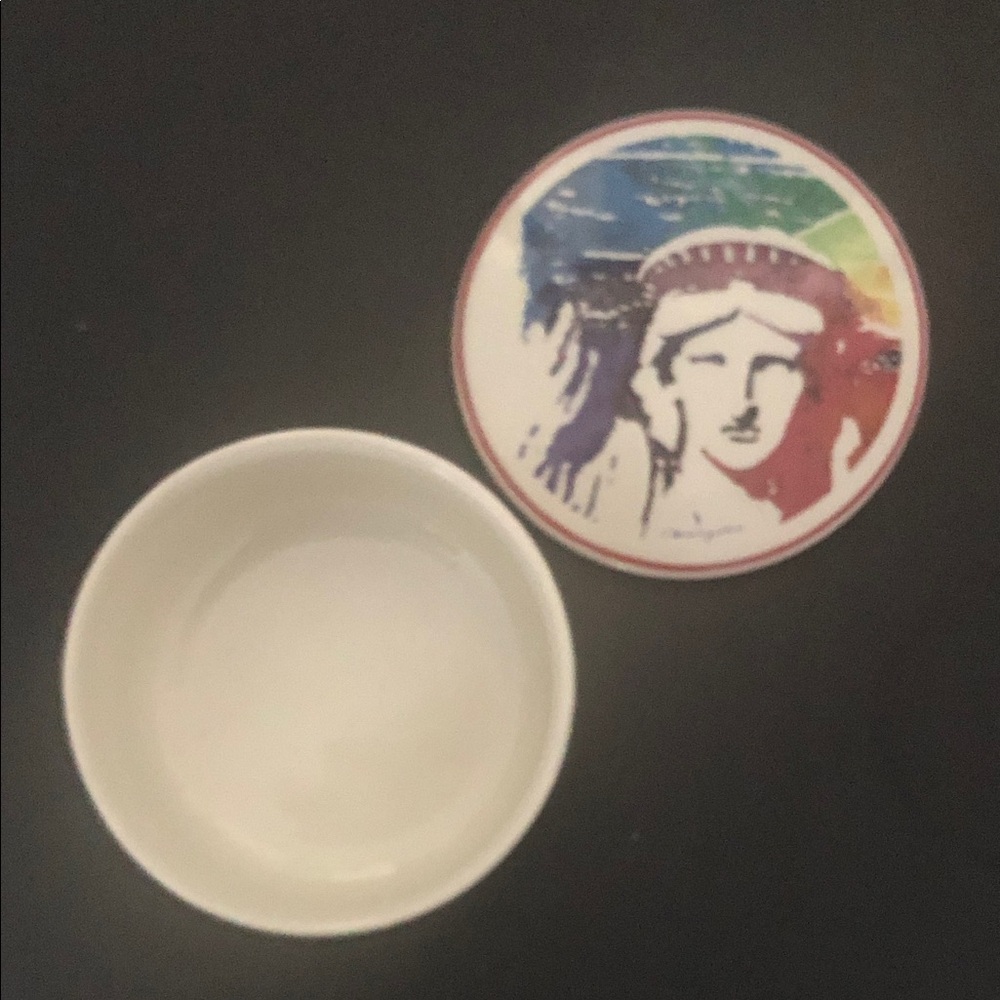 Villeroy & Boch Liberty ceramic trinket box with Multicolor Design